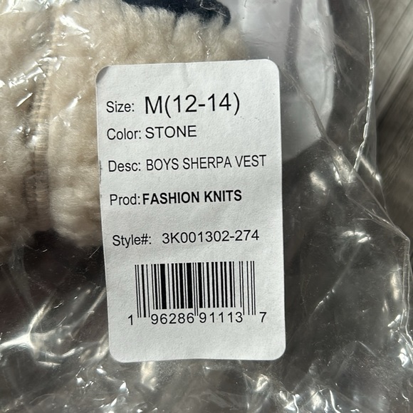 Vineyard Vines sherpa vest. - Picture 2 of 4